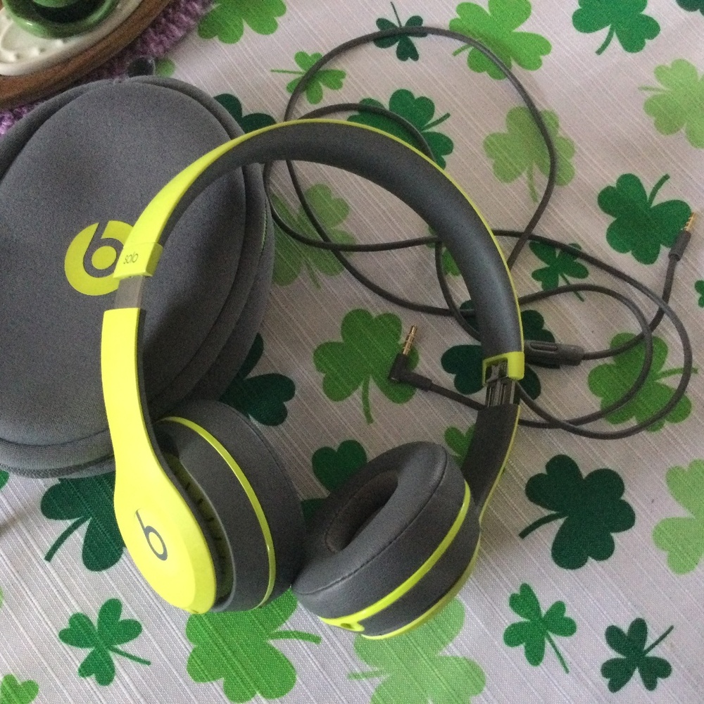 Beats Solo 2 Wireless Headphones